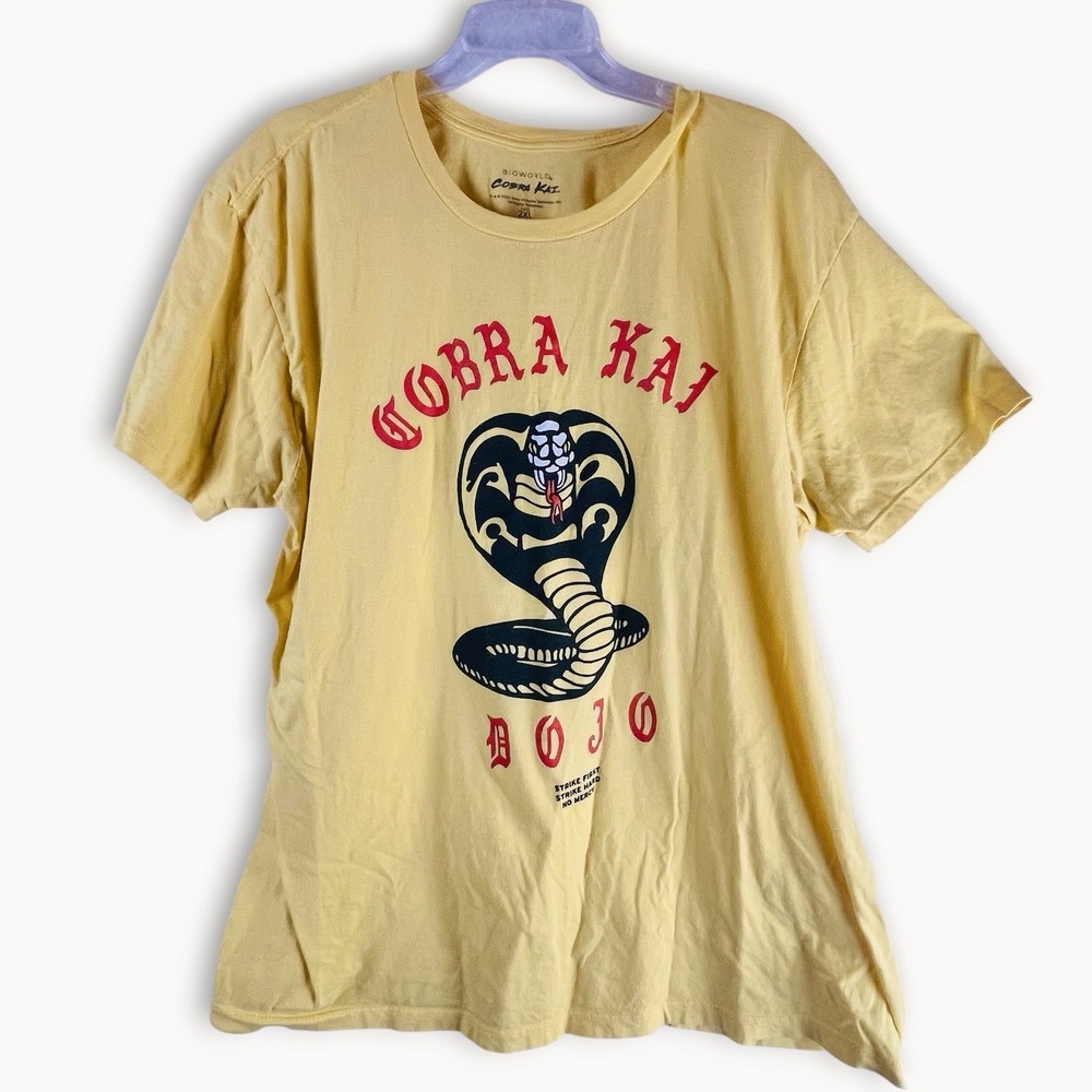 Bioworld Karate Kid Adult T-Shirt Cobra Kai Dojo Yellow Sz 2XL